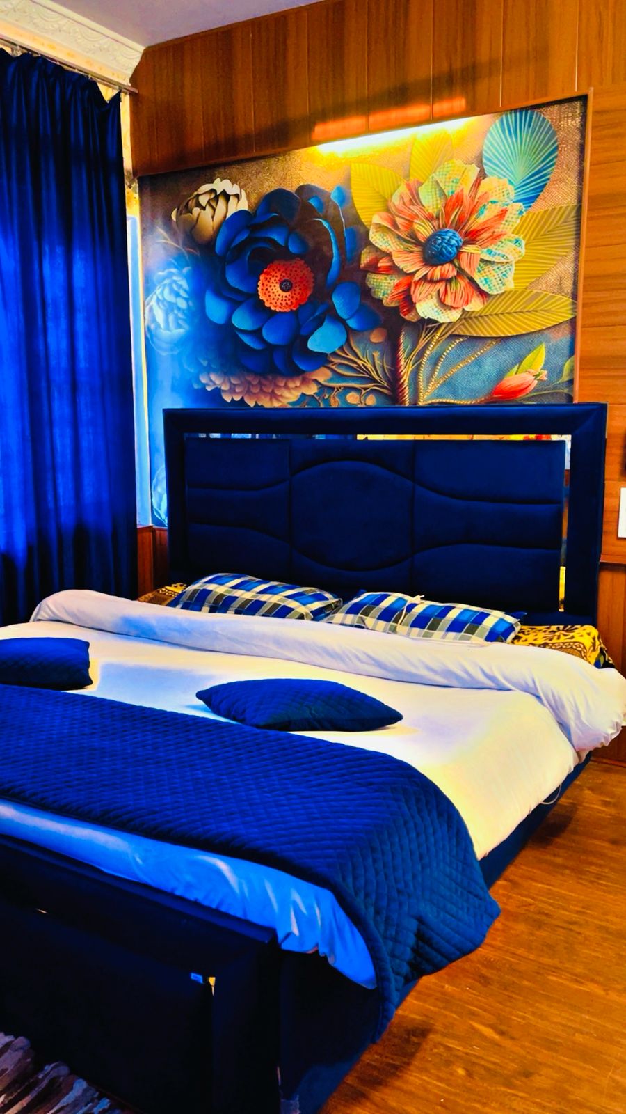 DELUXE ROOM